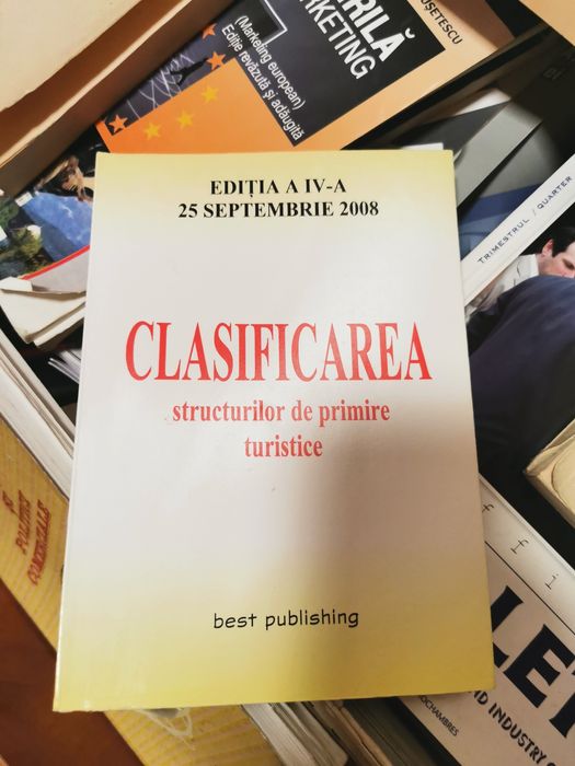 Cărți diverse și manuale școlare
