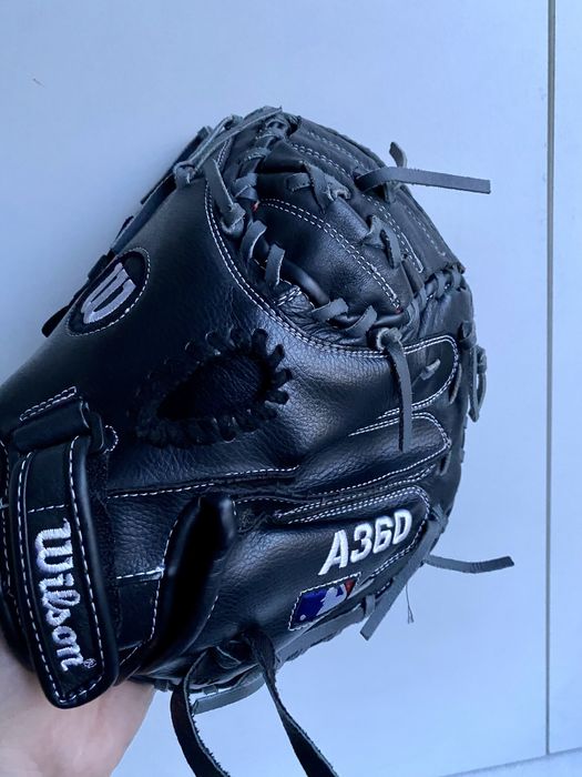 Manusa baseball Wilson mana dreapta