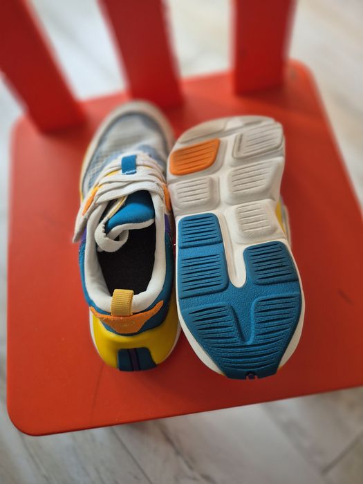 Pantofi sport ,marimea 29( 17 cm in interior)