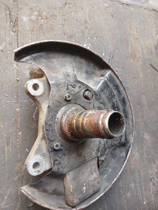 Цапфа Sang Yong Rexton левая