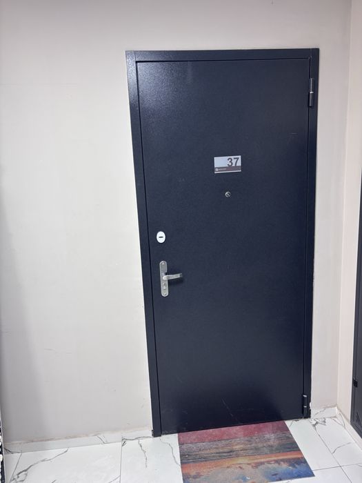 Продам входную дверь