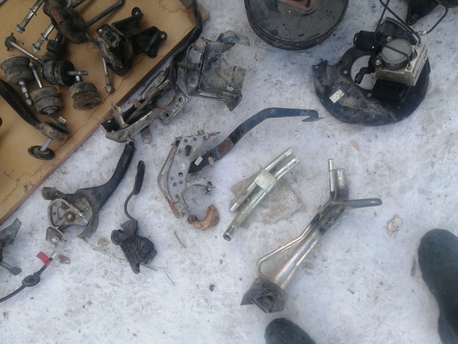 Продам запчасти на Хайлюкс,