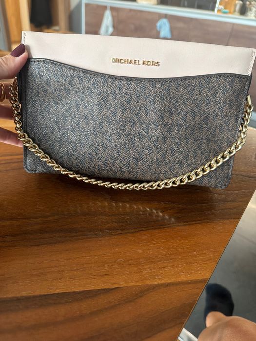 Чанта Michael Kors.