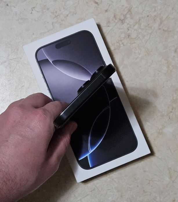 iPhone 16 Pro Max 256 gb la cutie ca nou