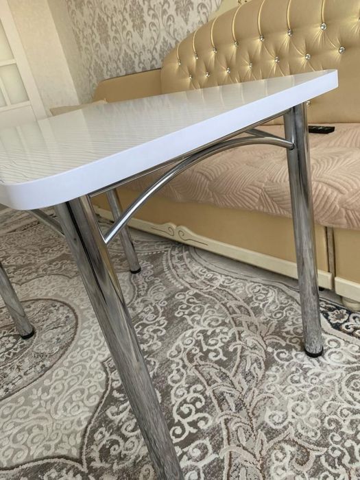 Продам стол кухонный