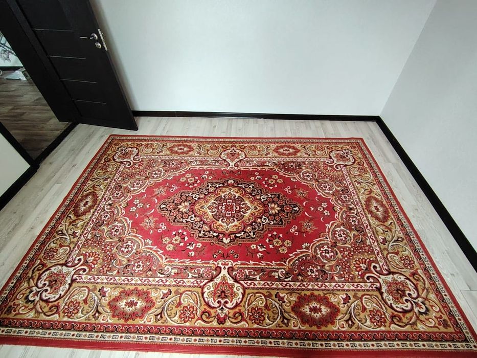 Продам ковёр 196х289 см