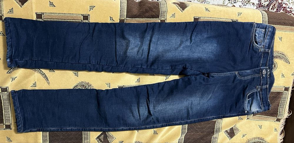 Продам джинсы, стрейч, на стройного ребенка