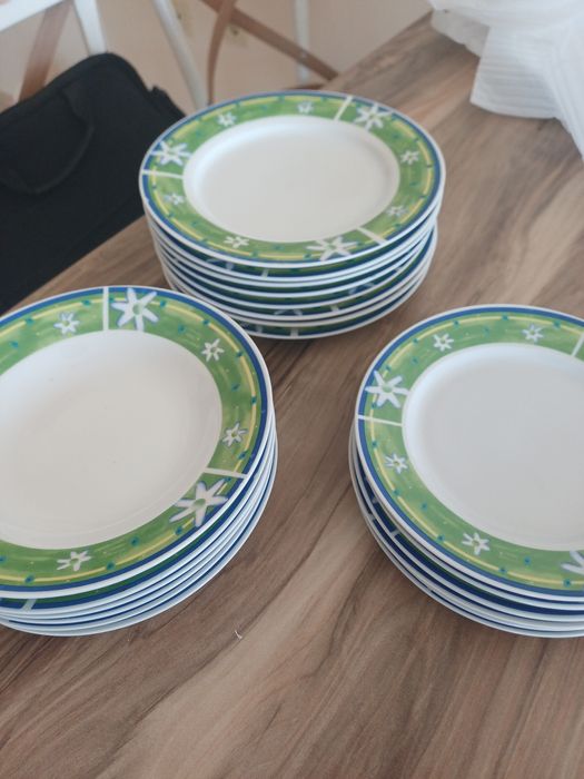 Комплект от 18 чинии