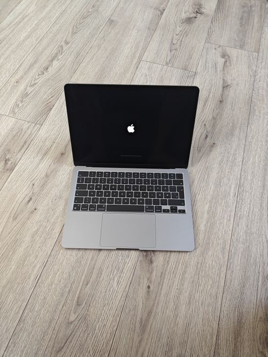 Macbook Air A2681 procesor M2 2022, RAM 8gb , ssd 512 , bypass MDM