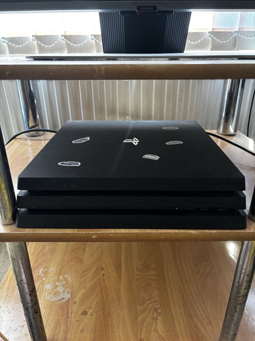 Ps 4 pro 1TB с 2 акаунта