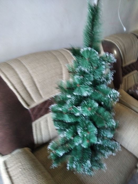 Продам искусственную новогоднюю елку