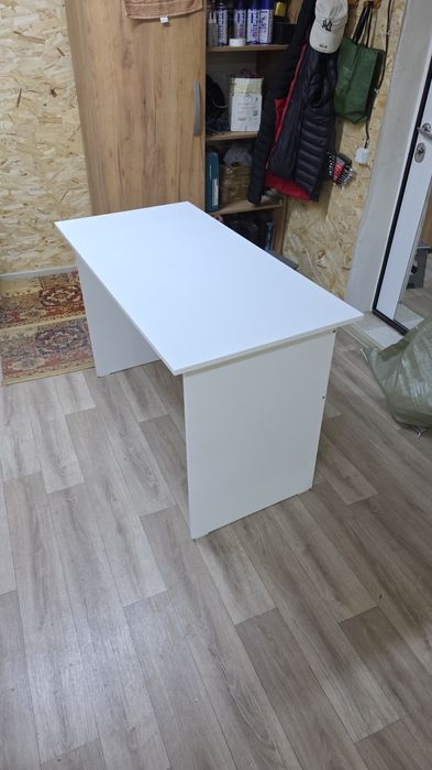 Продам стол новый