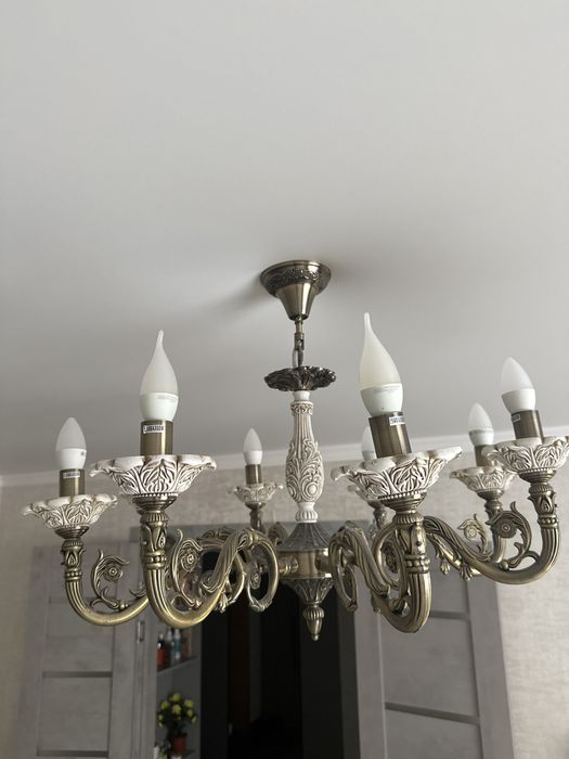 Продам люстру 20000