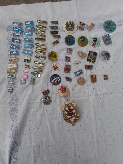 Продаётся советские значки