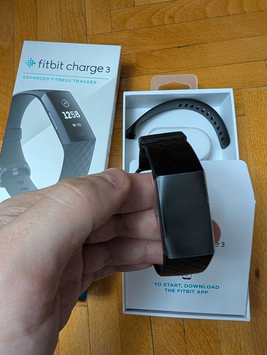 Bratara fitness Fitbit Charge 3, Graphite, Black, NOUA NEPURTATA