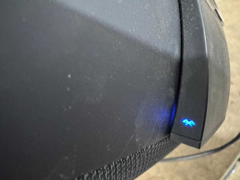 Тонколона - Bowers & Wilkins Zeppelin Wireless