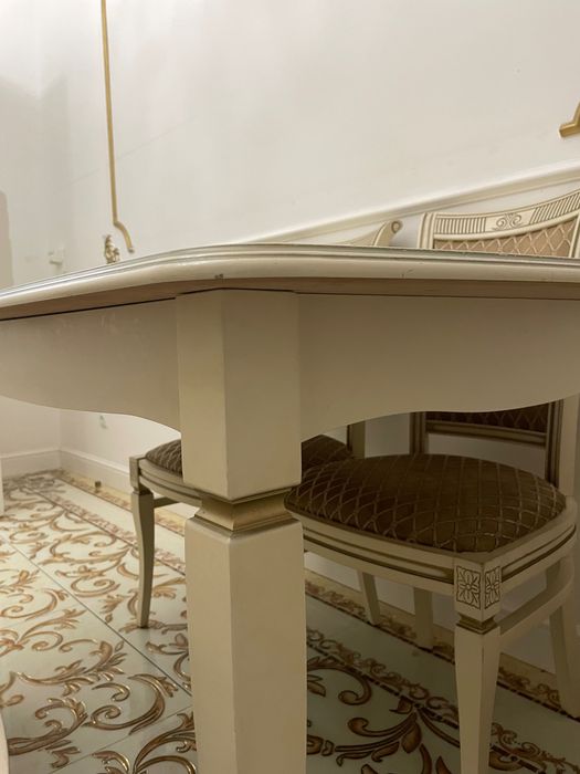 Кухонный обеденный стол