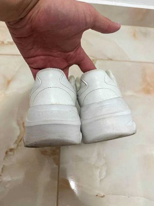 Teniși Reserved albi 37-38, versatili, purtați puțin