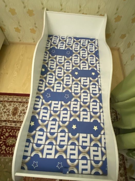 Продам детскую кровать БМВ