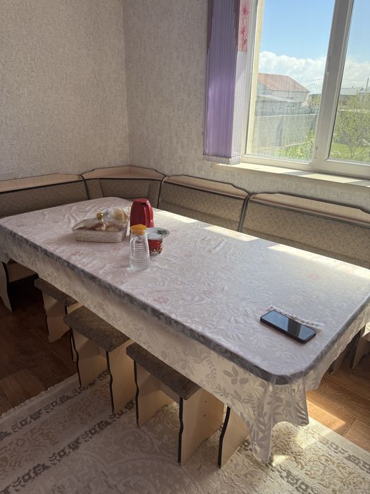 Стол со стулями