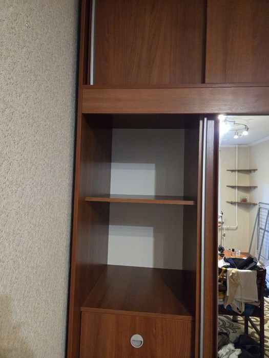 Шкаф для одежды продам срочно