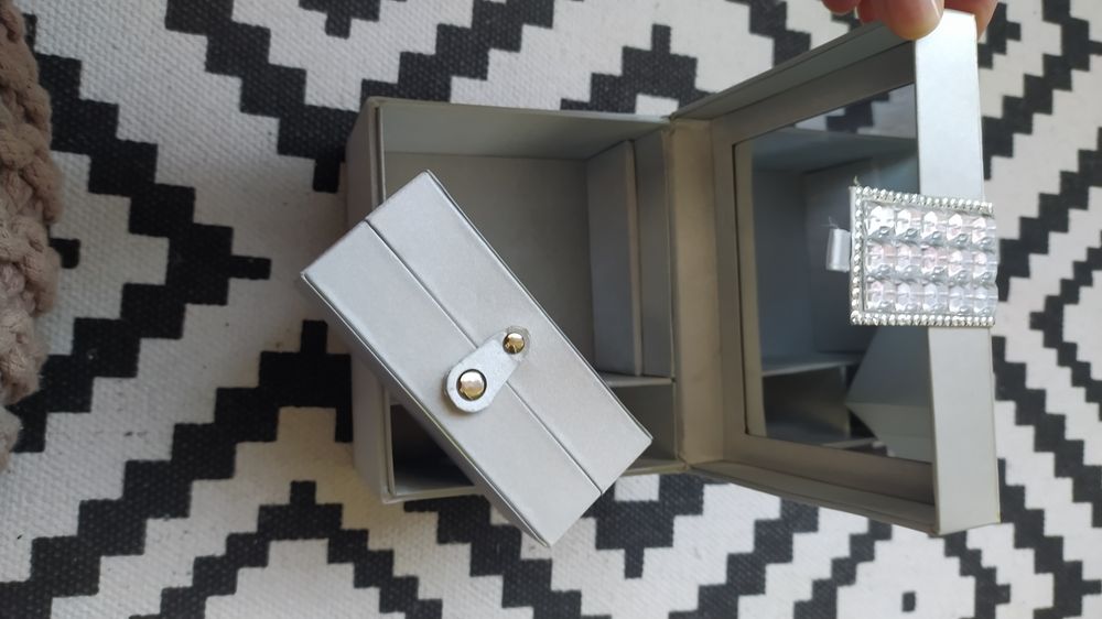 Сребърна кутия за бижута