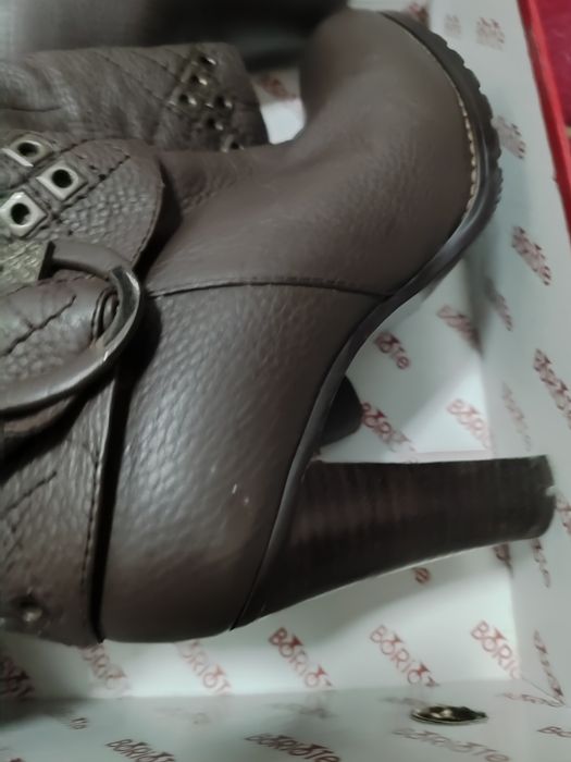 Кожаные сапоги продается