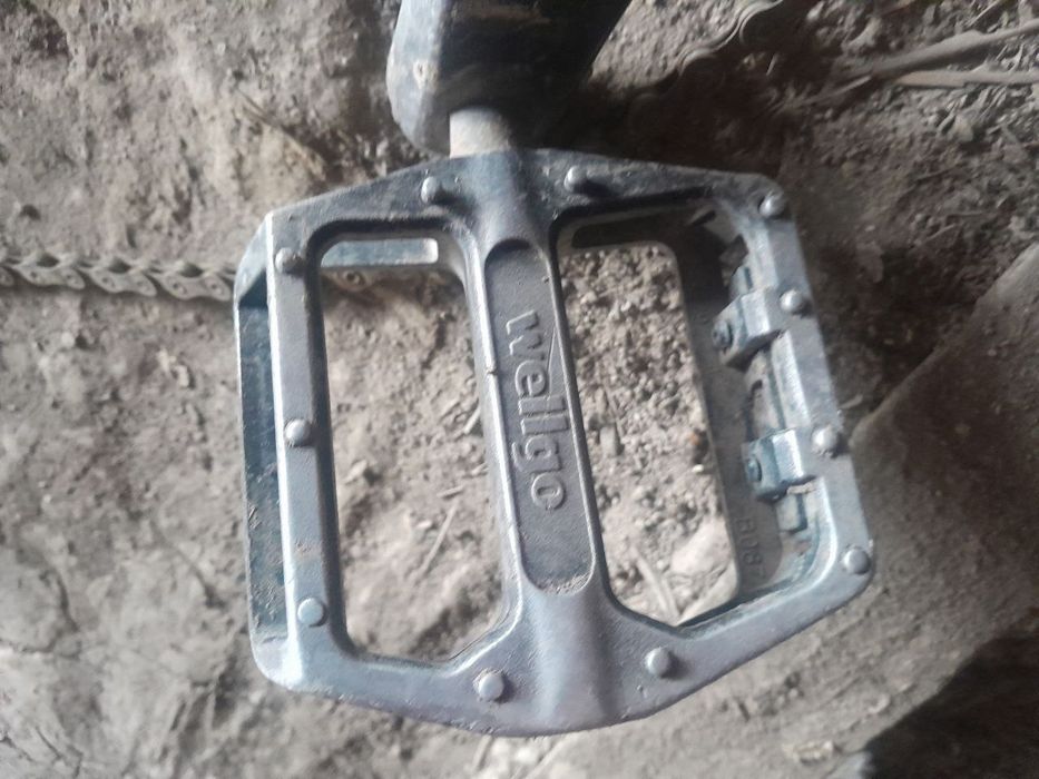 Продам велосипедные запчасти и инструменты: