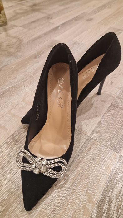 Обувки с камъчета