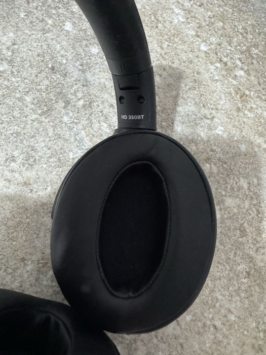 Vând căști audio Sennheiser HD 350BT, over-ear, wireless, Bluetooth, culoare neagră.