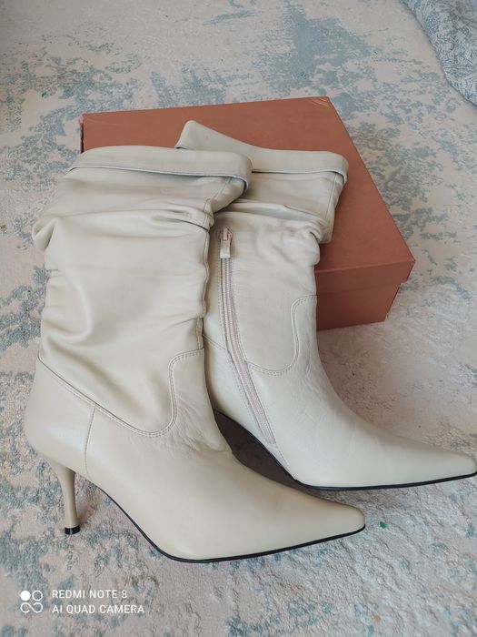 Новые сапожки на размер 38-39