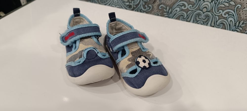 Продам детские сандали