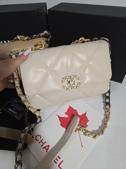 Дамска чанта Chanel flap 19 bag