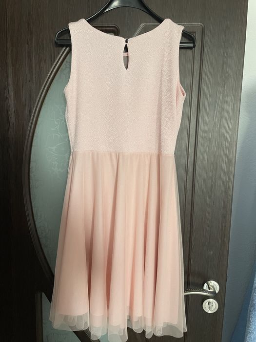 Официална рокля.