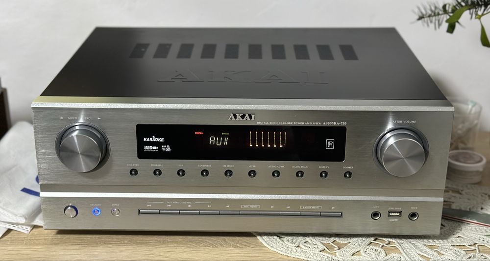 Boxe Akai + amplificator