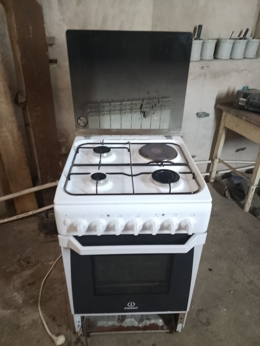 Продам газовую плиту