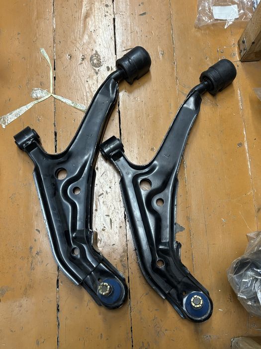 Рычаг передний Nissan Sunny N14  L+R