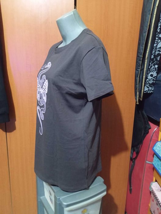 Tricou NOU Cropp , bbc ,maro cu imprimeu sarpe&fluture, M, cu eticheta