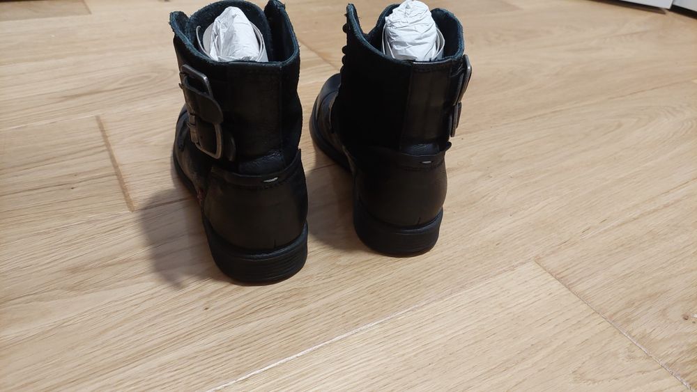 Levi's ghete cu catarame decorative