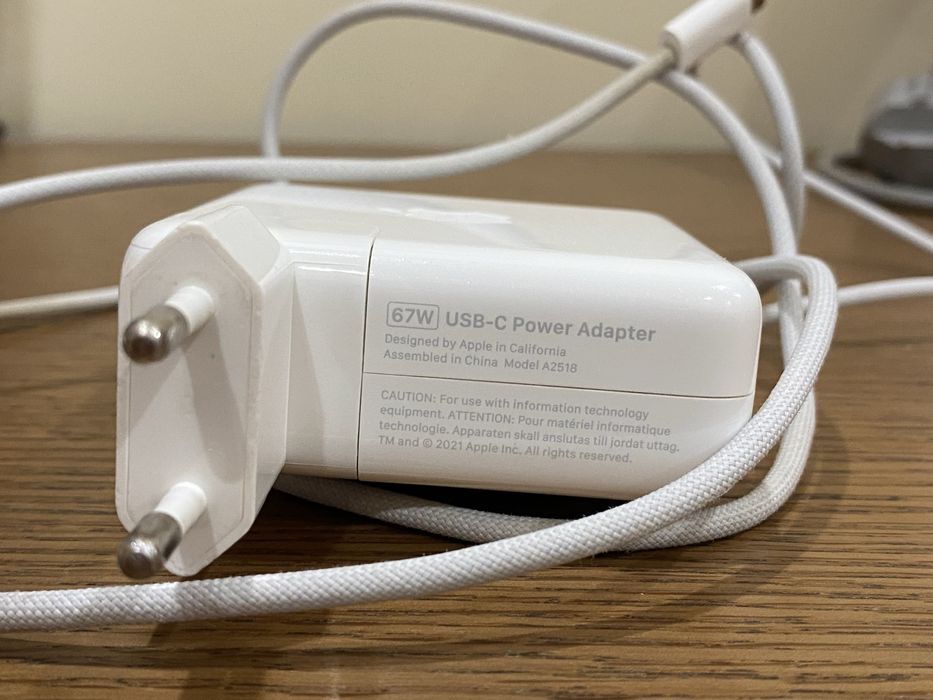 Адаптер питания APPLE USB-C, 67W / APPLE Кабель USB-C/MagSafe 3, 2М