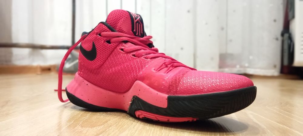 Продам баскетбольные кроссовки kyrie 3