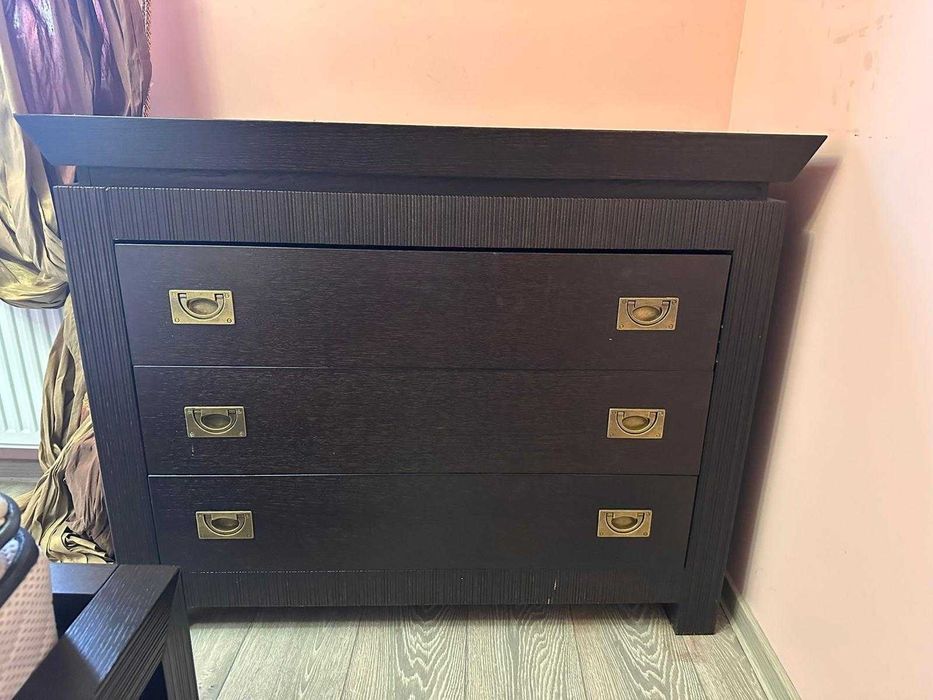 Vănd pat cu noptier, comodă și somieră