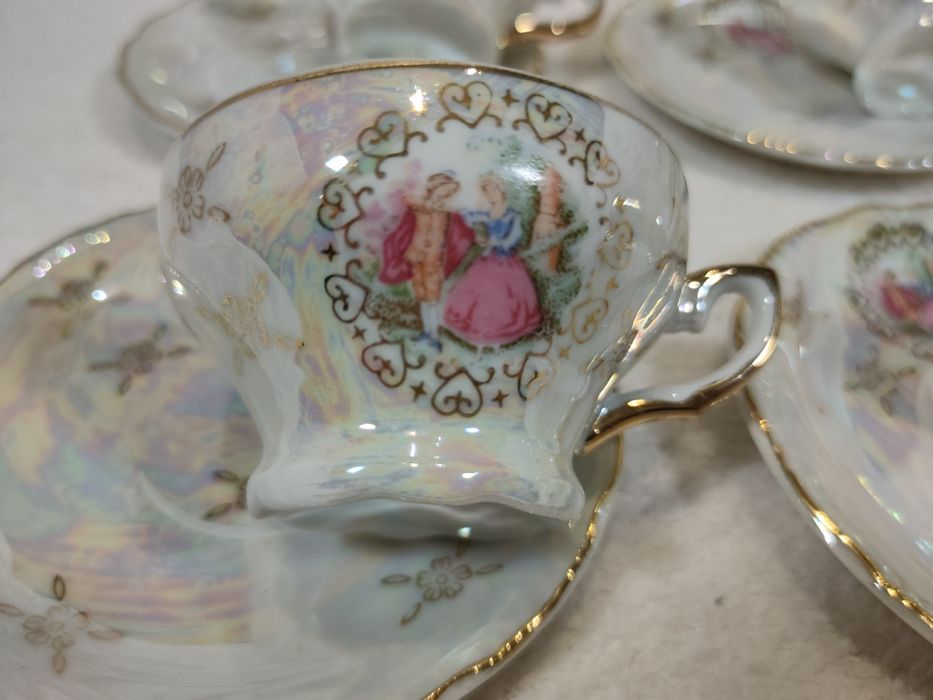 Порцеланов сервиз за кафе в топ състояние.