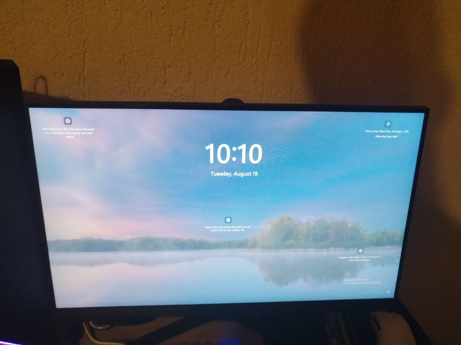 Геймърски компютър със монитор, и периферия. . .