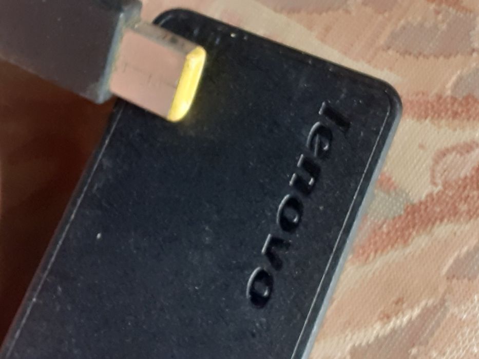 Alimentator pentru laptop Lenovo