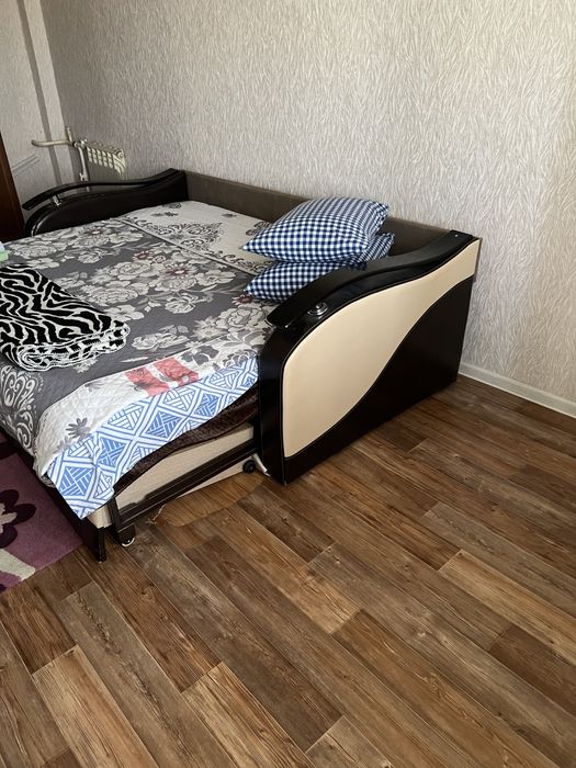 Кровать диван б/у  в среднем качестве