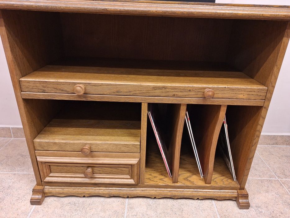 TV шкаф с подвижни плотове