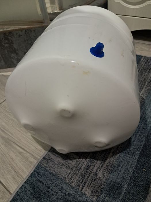 Продам накопительный бак для питьевой воды.