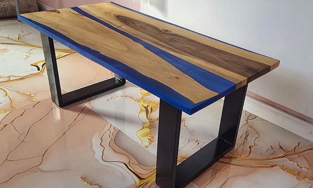 Masă de cafea din lemn de nuc și rășină epoxidica