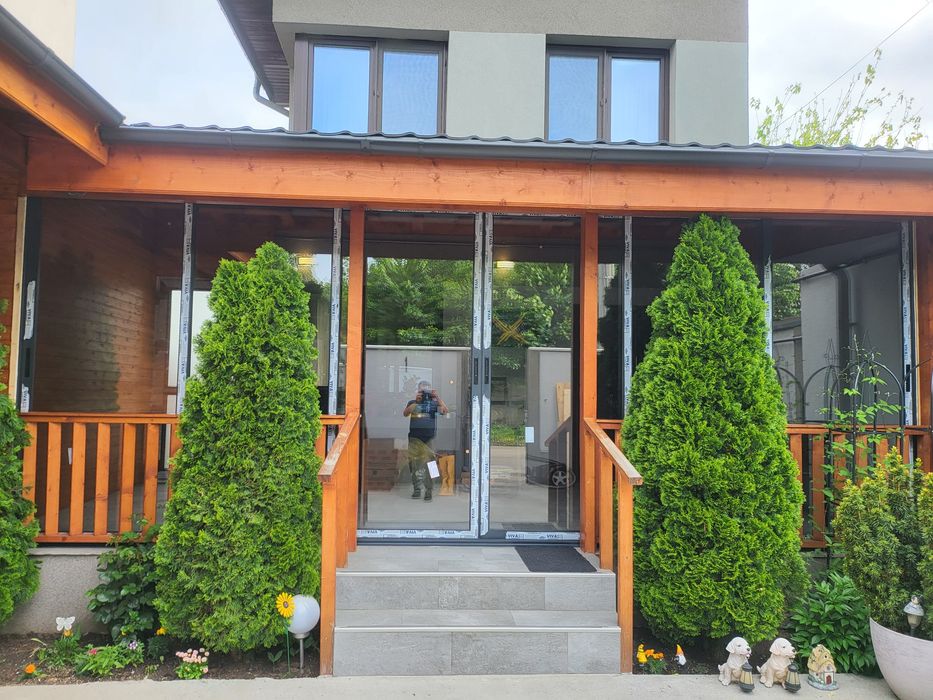 Închideri terase foișoare balcoane cu uși glisante din aluminiu